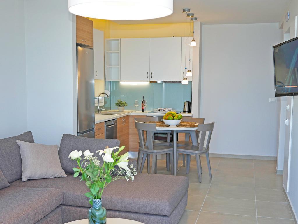 Sonja Beachfront Apartments カト・ダラトソ エクステリア 写真